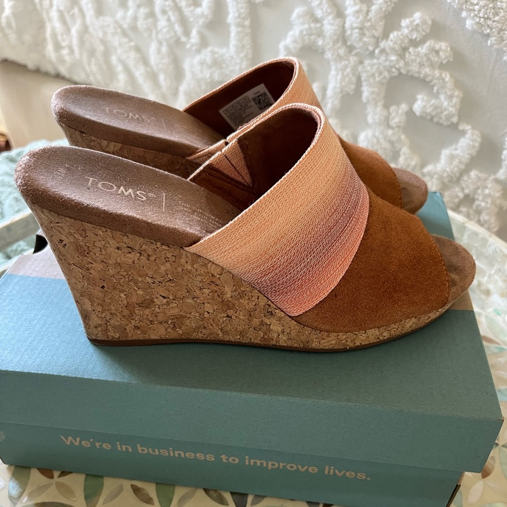 Tom’s Monica wedge